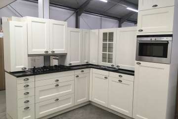 Landelijke hoekkeuken met dressoir !!