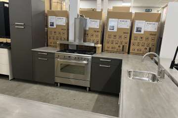 Ruime grijze u keuken !!