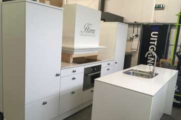 Rechte keuken met spoeleiland !!