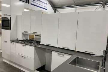 Witte hoogglans hoekkeuken !!