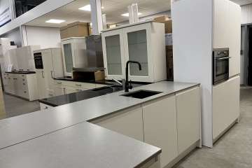 Greeplose keuken met kastenwand !!