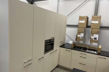 Ruime keuken met schiereiland !!