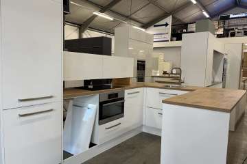 Witte handgemaakte hoogglans keuken !!