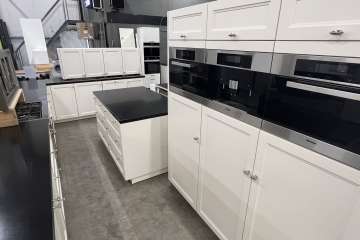 Siematic keuken met eiland en kastenwand !!