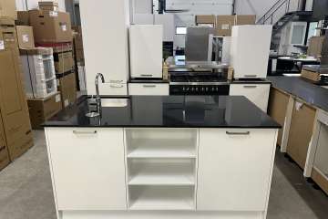 Ruime keuken met fornuis en eiland !!