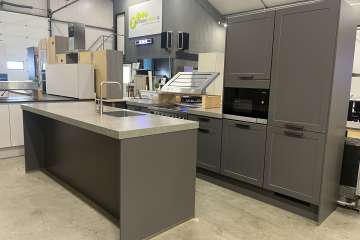 Keuken met inductiefornuis en spoeleiland !!