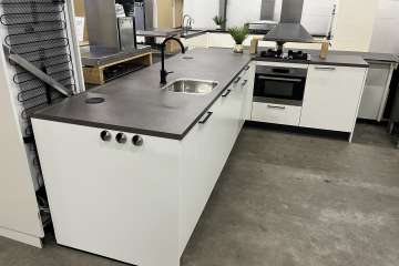 Hoekkeuken met extra diep werkblad !!