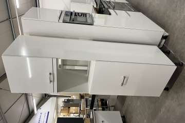 Hoge kast met inbouw koelkast !!