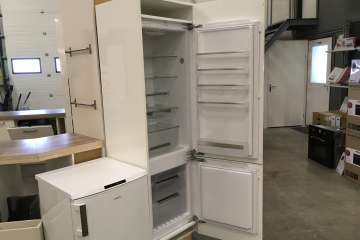 Hoge kast met koelvriescombi van Siemens !!